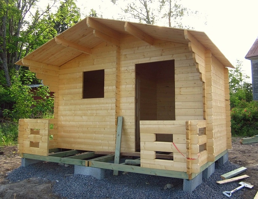 outdoor sauna with roof boards