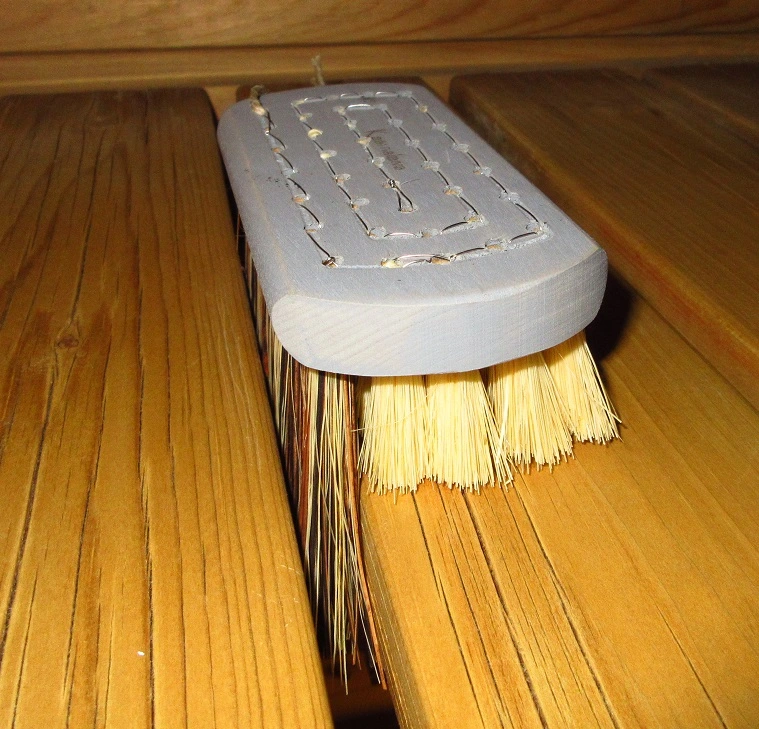 sauna bench brush with long bristles